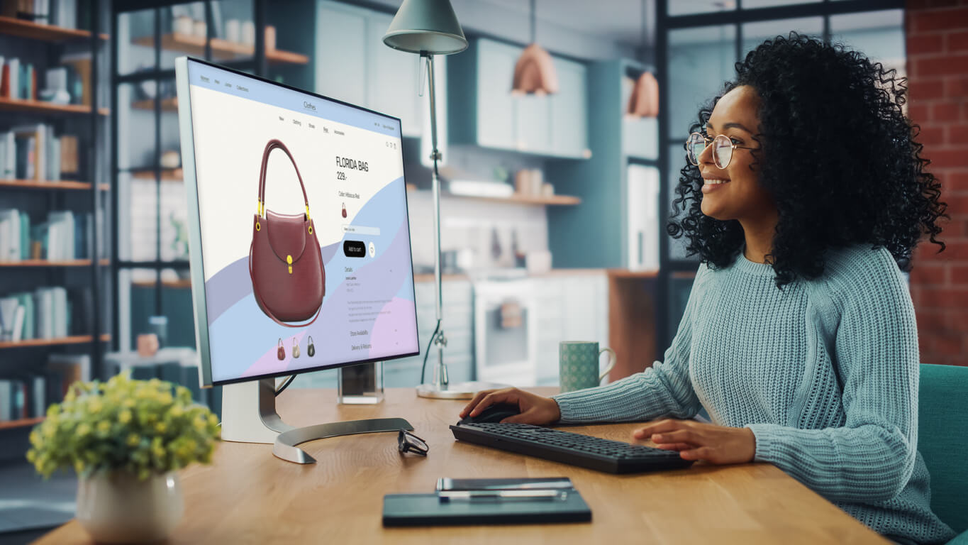 Lady shopping on an ecommerce store